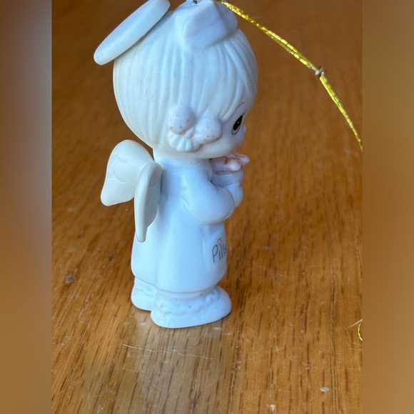 (1986) PRECIOUS MOMENTS "Angel of Mercy" Collectible 3" Figurine Ornament - Picture 5 of 8